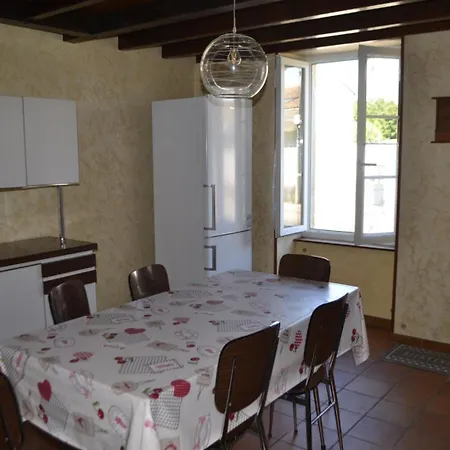 Сasa de vacaciones La Maison Charentaise Saint-Simon-de-Pellouaille